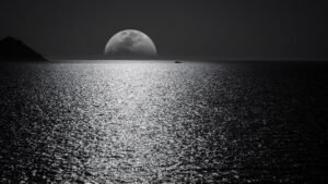 ทำไมที่เกิดน้ำขี้น น้ำลง พระจันทร์กำลังลอยขึ้นจากขอบฟ้าสุดขอบทะเล